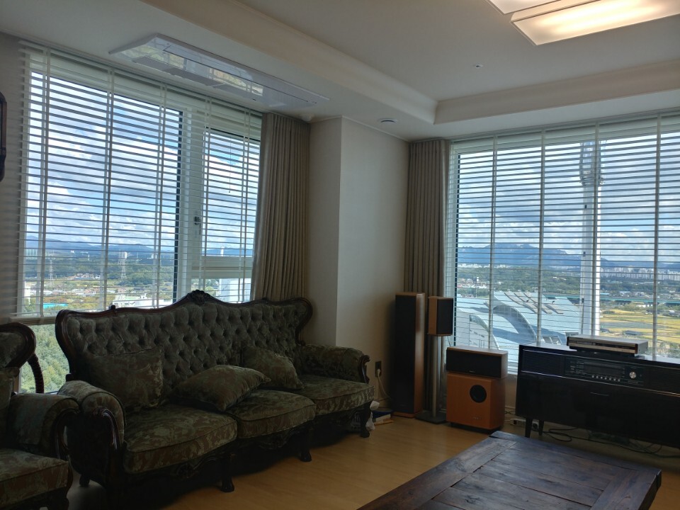 Y City (Motorised Fabric blind)-11-1.jpg
