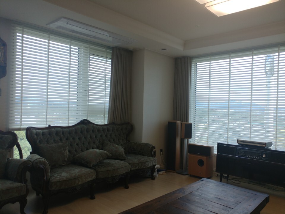 Y City (Motorised Fabric blind)-11-2.jpg